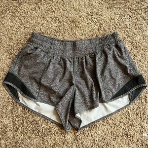 Lululemon Hotty Hot Low-Rise Lined Short 2.5”